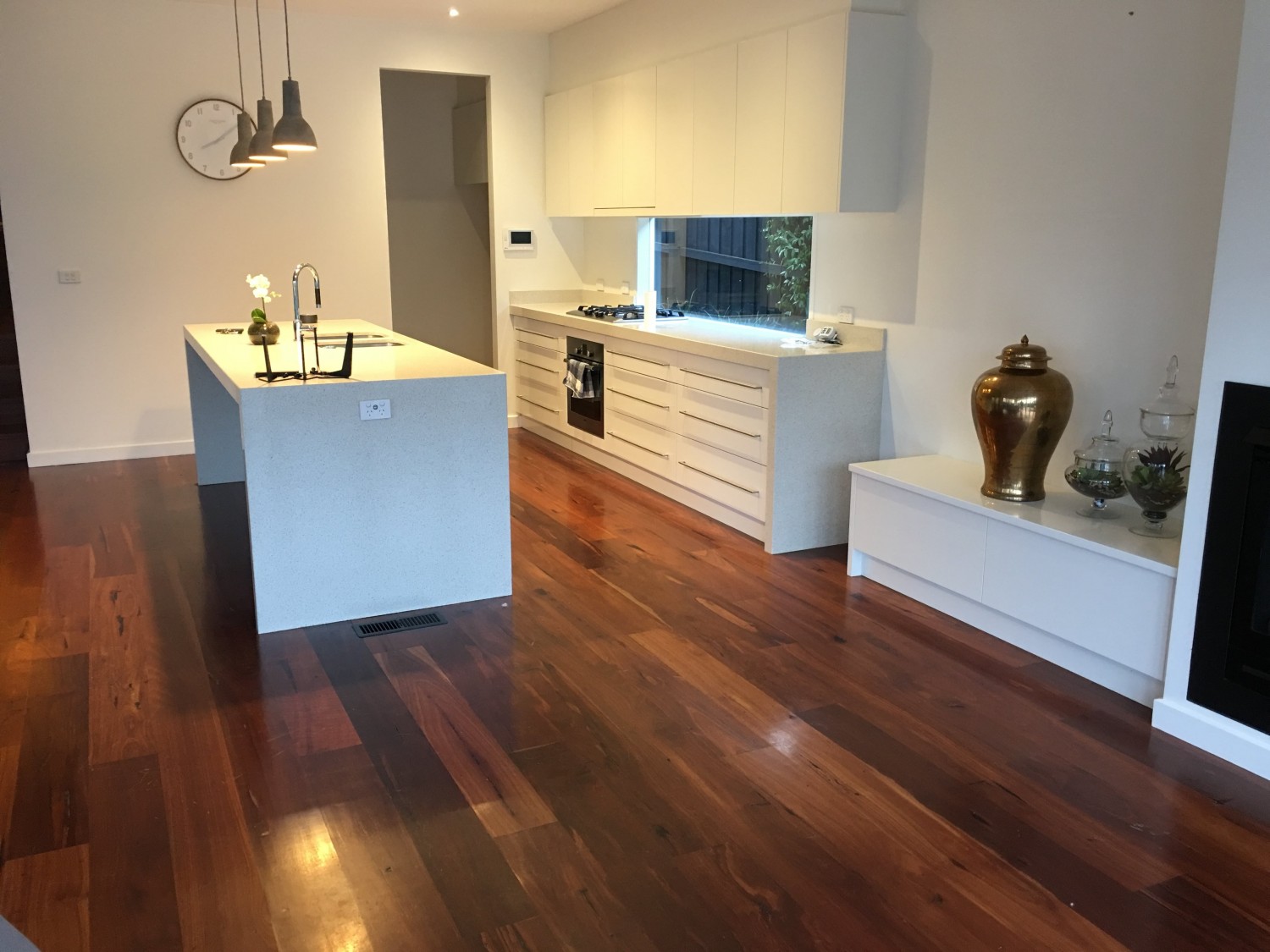 Sydney Bluegum wide board floor bleached with LiteniT